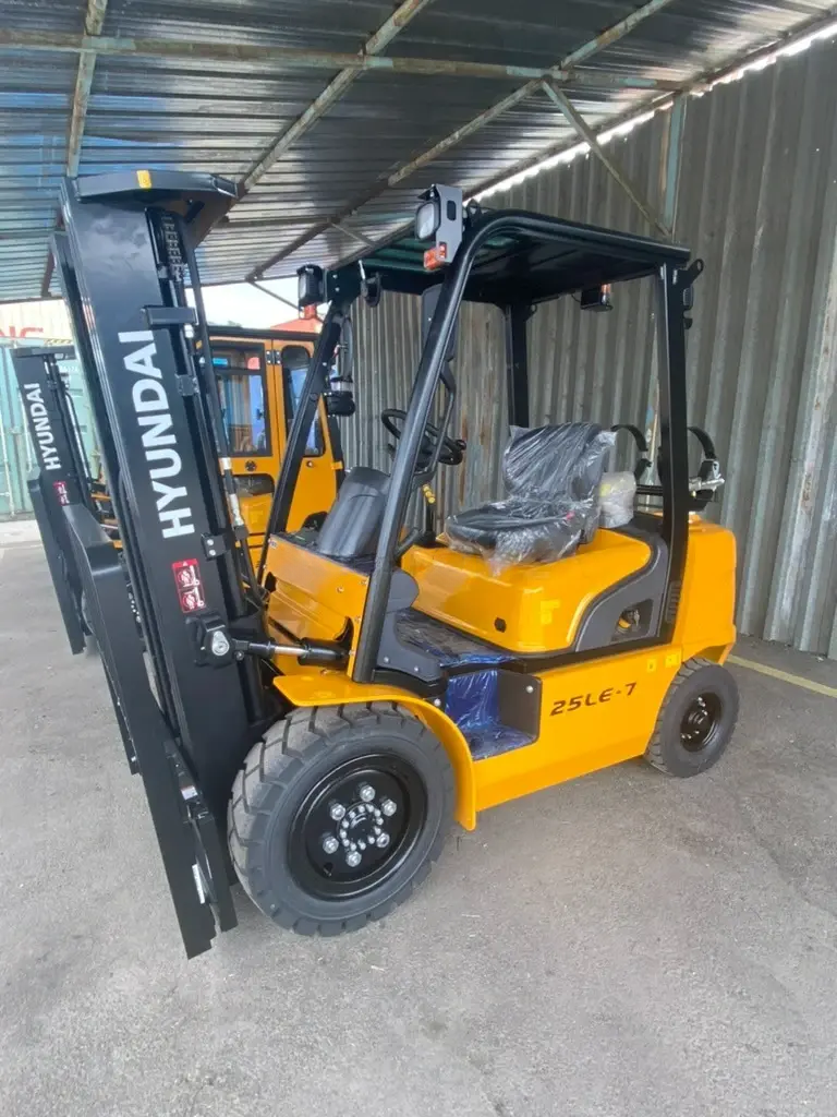 Дизельный вилочный погрузчик Hyundai 25DE-7