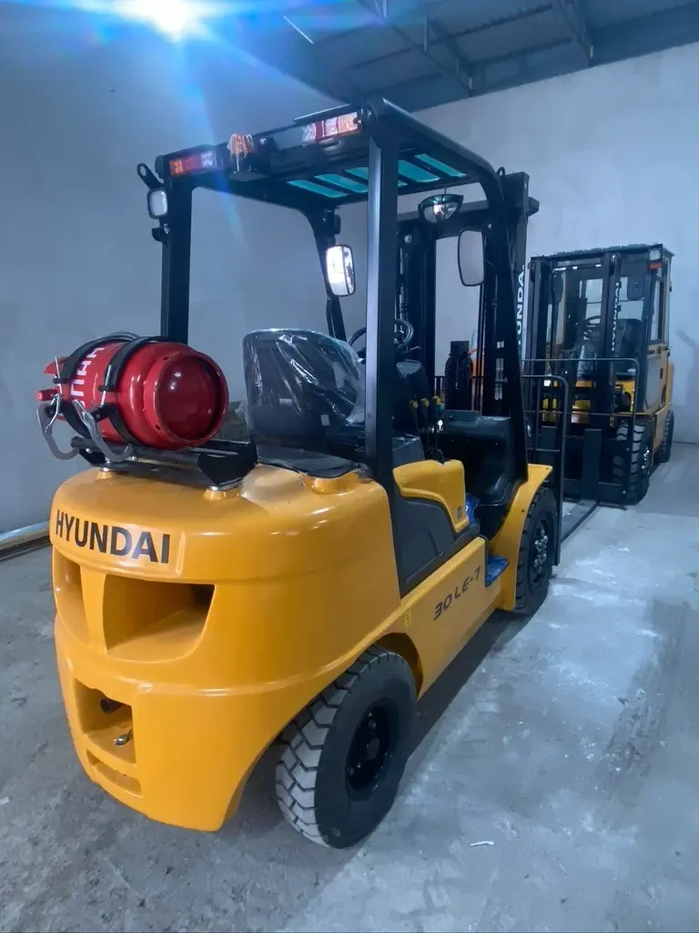 Дизельный вилочный погрузчик Hyundai 30DE-7